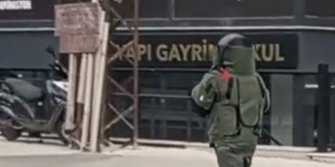 Beylikdüzü'nde kaldırımda el bombası bulundu