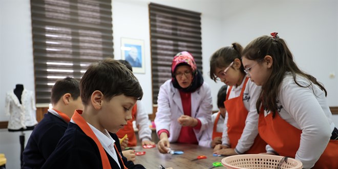 İlkokul öğrencileri 'ev işlerini' öğreniyor