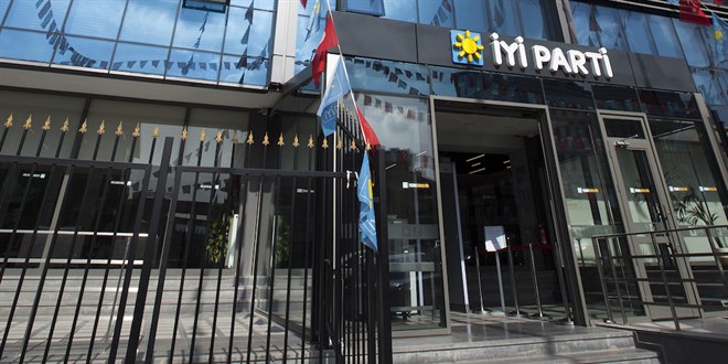 İYİ Parti'de eski isimler geri dönüyor