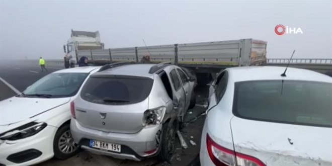13 aracın karıştığı kazada 9 kişi yaralandı