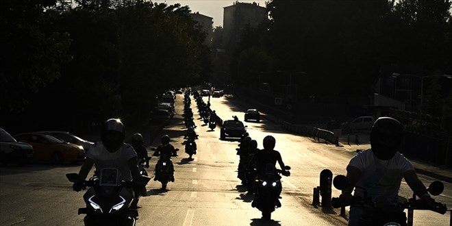 Motosiklet satışları otomotivi solladı