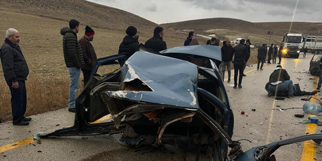 Ankara'da servis aracı ile otomobil çarpıştı: 1 ölü, 10 yaralı