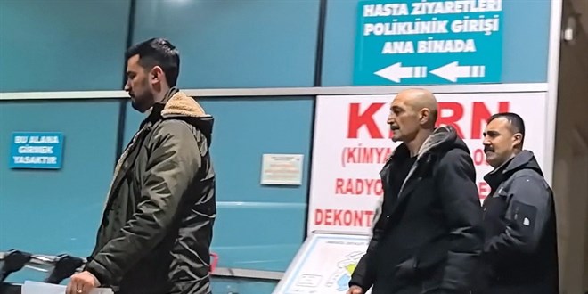 Sokakta tartıştığı kardeşini sopayla dövüp, tabancayla vurdu