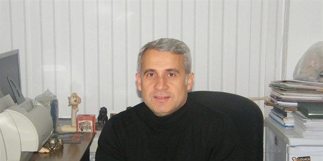 Odasında kalp krizi geçiren Prof. Akın Turgut hayatını kaybetti