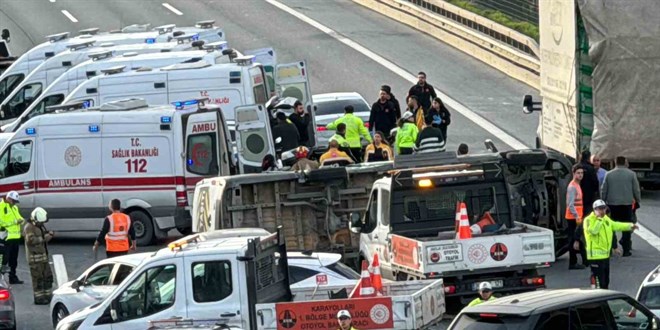 TEM Otoyolu'nda öğrenci servisi devrildi; 7'si öğrenci 10 yaralı