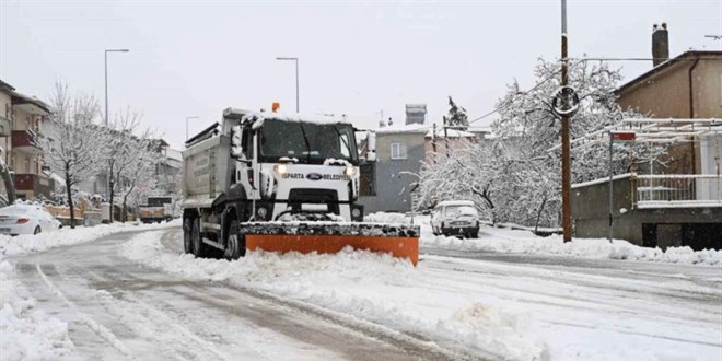 Isparta'da kar yağışı nedeniyle taşımalı eğitime 1 gün ara verildi