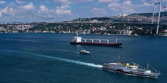 İstanbul Boğazı'nda gemi trafiği çift yönlü askıya alındı