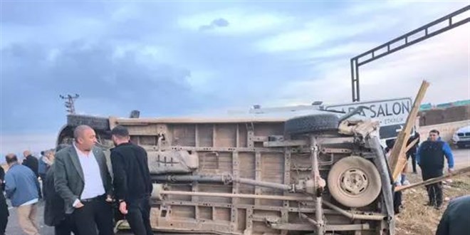Öğrenci servisi ile cip çarpıştı: 11 yaralı