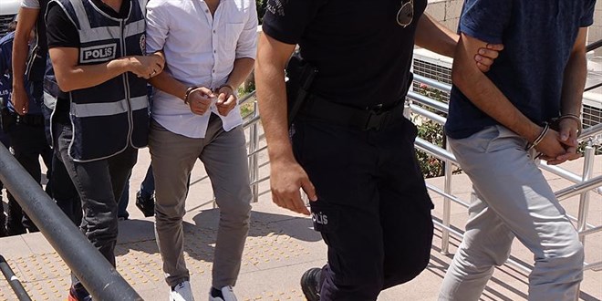 Oto yedek parça ilanıyla 274 kişiyi dolandıran 7 zanlı yakalandı