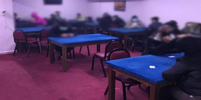 Uşak'ta kumar oynarken yakalanan 8 kişiye ceza kesildi