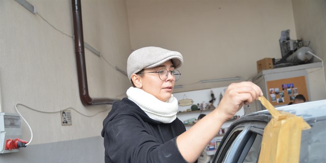 Sanayinin 'Esra ustası' oto boyacılıkta aranan isim olmak istiyor