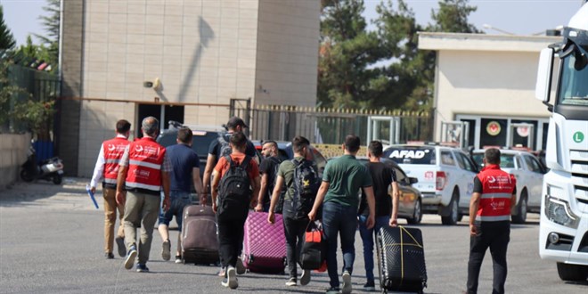 Suriyelilerin ülkelerine dönüşleri yeni yılın ilk gününde de sürdü