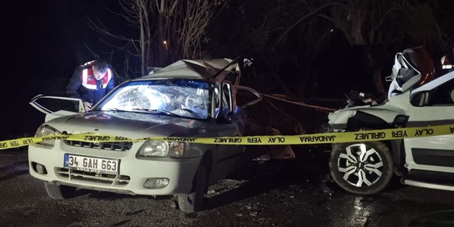 Sinop'ta iki otomobilin çarpıştığı kazada 2 kişi öldü