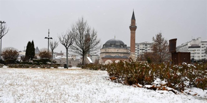 Sivas'ta kar yağışı etkili oluyor