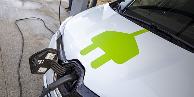 Otomotiv pazarında bir ilk! Elektrikli satışları dizeli geçti