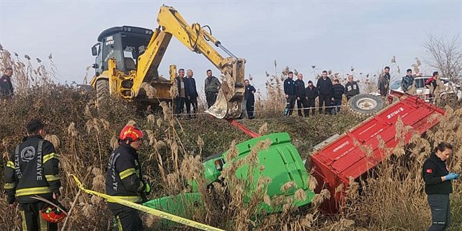Traktör devrildi: Dede öldü, araçtan atlayan torunu kurtuldu
