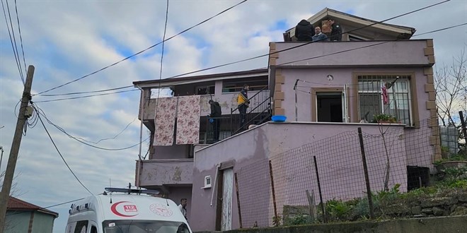 İki çocuk annelerini feci şekilde buldu