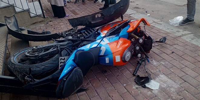 Uşak'ta minibüsle çarpışan motosikletin sürücüsü öldü