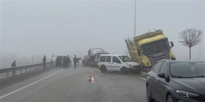 Elazığ'da zincirleme kaza: 7 araç karıştı, 4 yaralı