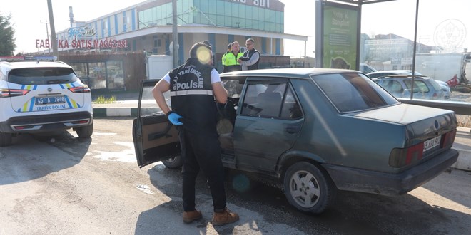 Otomobil hırsızları yakalandı: yaşları 14'ü geçmiyor