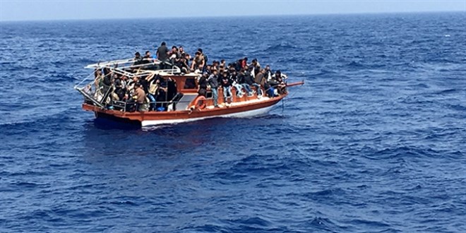 Ege Denizi'nde 40 düzensiz göçmen yakalandı