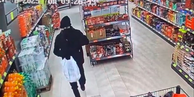 Esenyurt'ta 200 bin TL'lik market soygunu! Bıçakla tehdit etti
