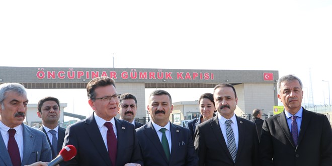 Milletvekilleri Suriyelilerin geri dönüşlerini yerinde inceledi