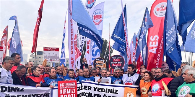 Kamu görevlilerei yurt genelinde iş bıraktı!