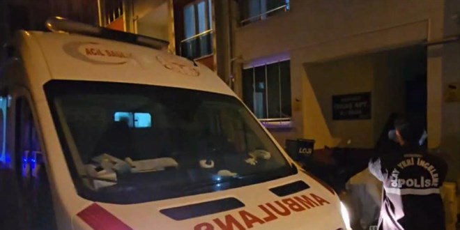 Evinde kalbinden bıçaklanmış halde ölü bulundu