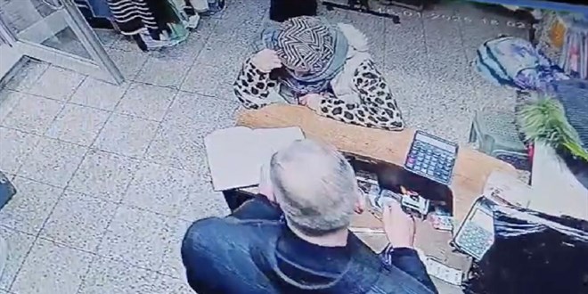 Yerde kart buldu: Borcunu ödedi alışveriş yaptı