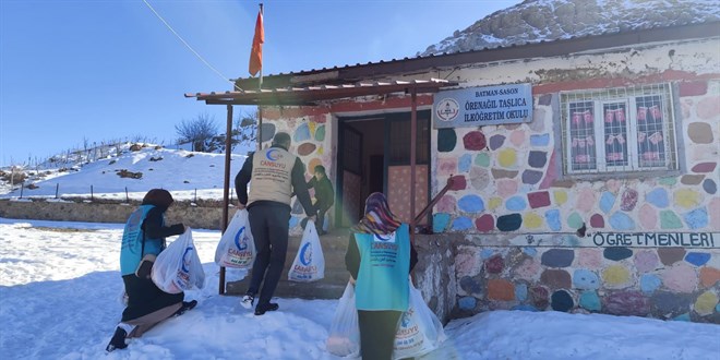 Türkiye'nin dört bir yanında yardımlar sürüyor