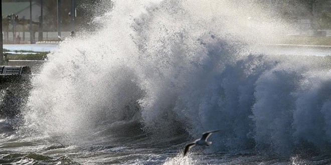 Meteoroloji 2 ile fırtına uyarısı yaptı: 14 saat sürecek!