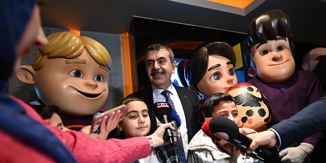 Bakan Tekin'den velilere uyarı: Dijital bağımlılık ciddi bir tehdit