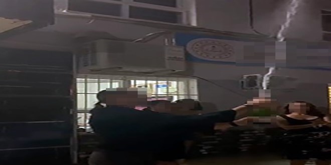 İzmir'de okulda çekilen mezuniyet görüntülerine inceleme