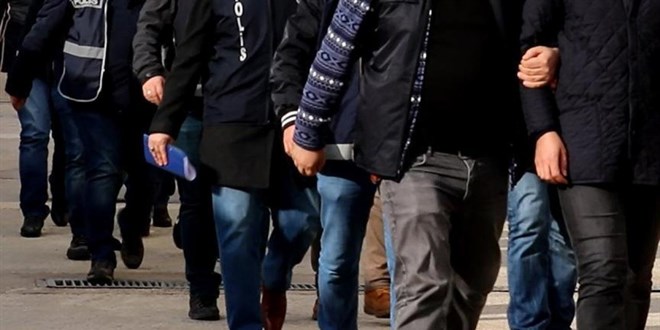 İzmir'de suç örgütü operasyonunda 11 şüpheli tutuklandı