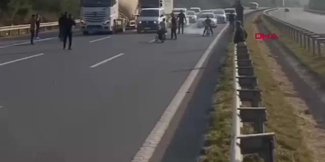 Otoyolu trafiğe kapatıp yarışan 24 motosikletliye 523 bin lira ceza