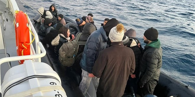 Ege Denizi'nde 32 düzensiz göçmen yakalandı