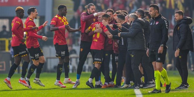 Emre Belözoğlu ilk maçını kaybetti