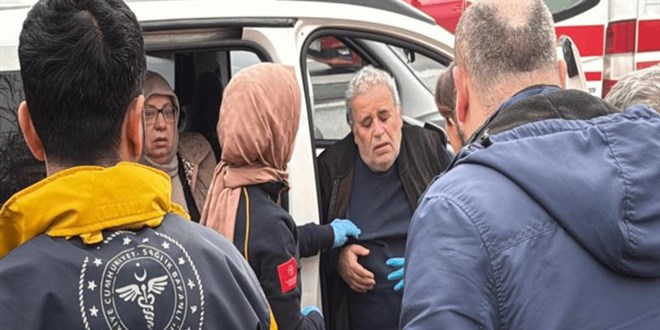Aydınlatma direğini devirdi: 'Öksürürken çarptım' dedi