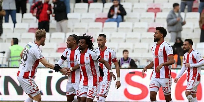 Sivasspor'dan gol yağmuru: 7 gol, 1 kırmızı kart