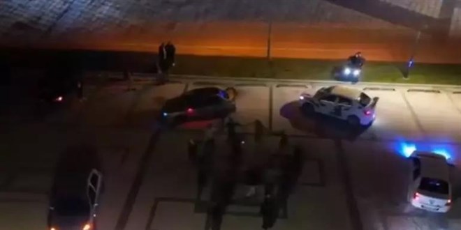 Otomobilleriyle 'kutu kutu pense' oynadılar