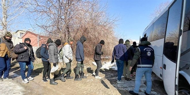 Van'da göçmen kaçakçılığı yapan 6 şüpheliye gözaltı