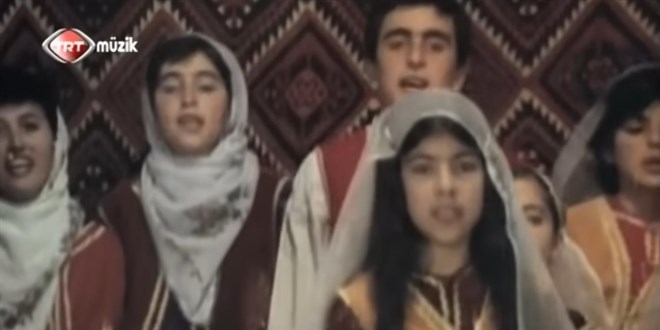 Müzik öğretmeninin 41 yıl önce seslendirdiği türkü herkesin dilinde
