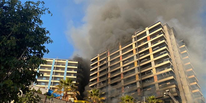 Alanya'da otel inşaatında çıkan yangın söndürüldü