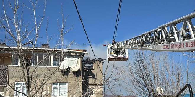 Apartman yangını: Mahsur kalan 3 çocuk kurtarıldı