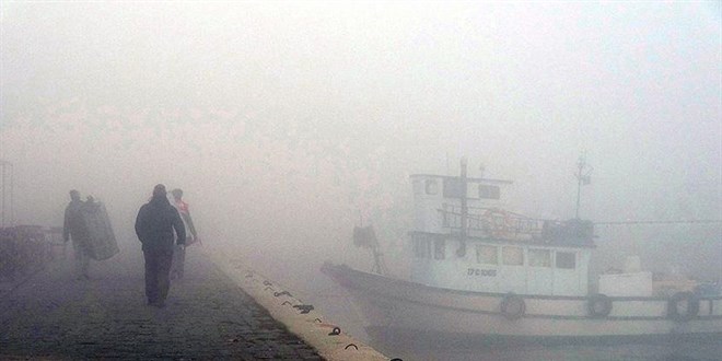 Çanakkale Boğazı'nı sis bastı! Gemi trafiği askıya alındı