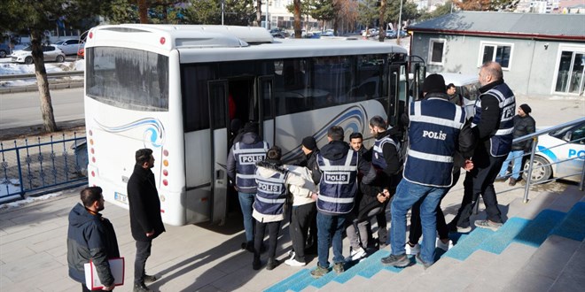 'Karı koca bacanak çetesi' çökertildi! Herkesi iki kere dolandırdılar