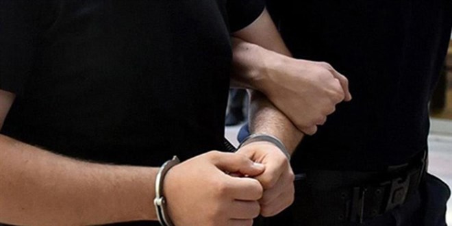Suçüstü yakalanan 2 uyuşturucu satıcısı tutuklandı