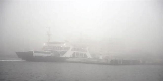 Çanakkale Boğazı'nda gemi trafiği, sis nedeniyle askıya alındı