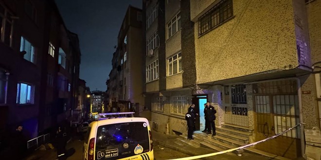 İstanbul'da kolonlarında çatlaklar oluşan bina tahliye edildi